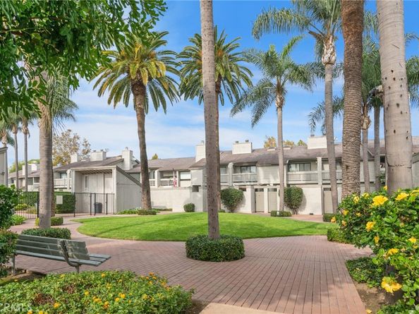 2220 E Chapman 5, Fullerton CA 92831