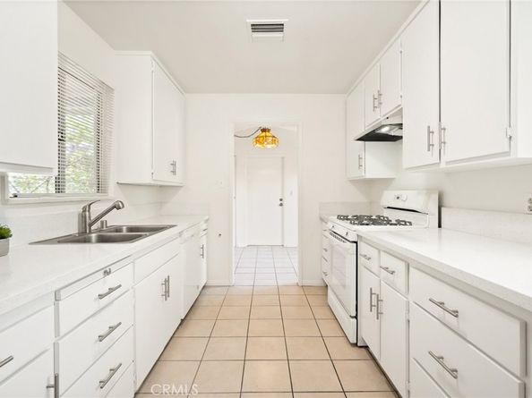 5249 Ventura Canyon Avenue, Sherman Oaks CA 91401