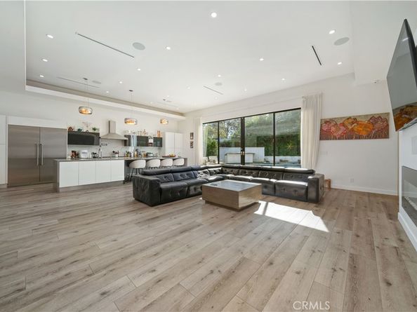 5631 Wilhelmina Avenue, Woodland Hills CA 91367