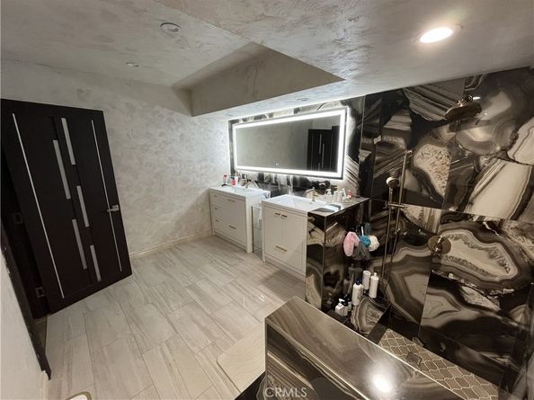 7705 Ben Avenue, North Hollywood CA 91605