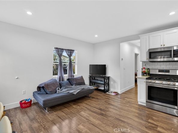 3305 Montclair, Los Angeles CA 90018
