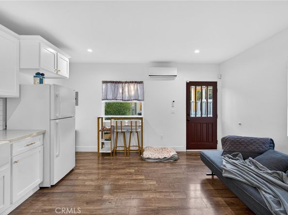 3305 Montclair, Los Angeles CA 90018