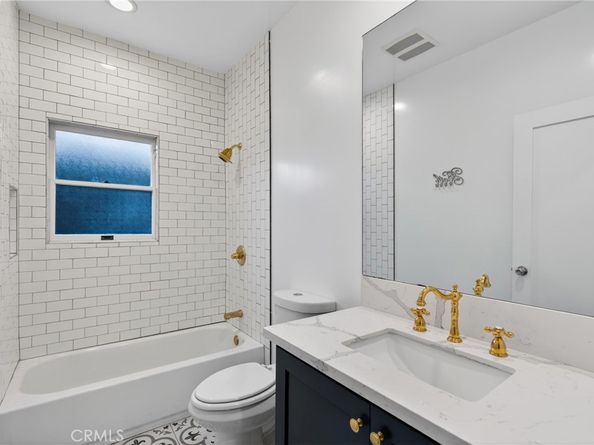 3305 Montclair, Los Angeles CA 90018