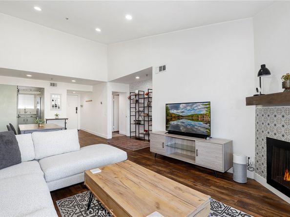 6545 Reseda 19, Reseda CA 91335