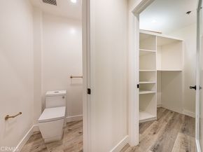 1516 N Beverly Glen Boulevard, Los Angeles CA 90077