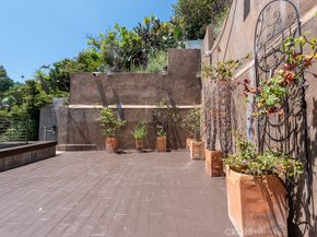 1516 N Beverly Glen Boulevard, Los Angeles CA 90077