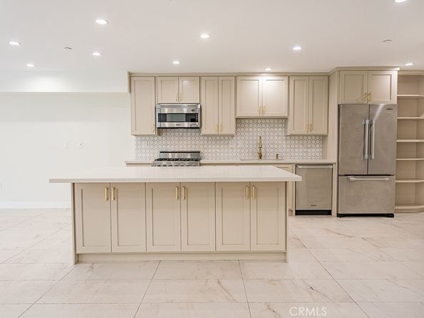 1516 N Beverly Glen Boulevard, Los Angeles CA 90077