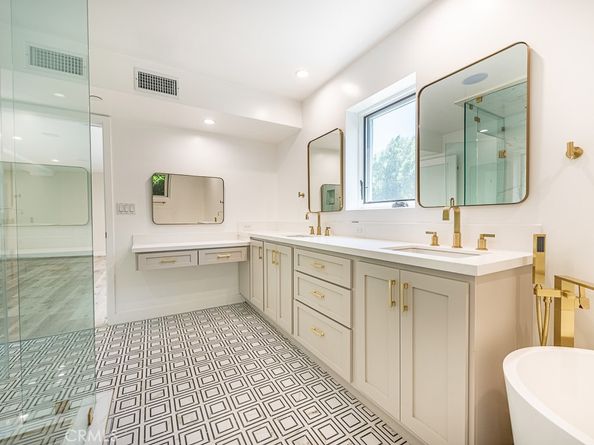 1516 N Beverly Glen Boulevard, Los Angeles CA 90077