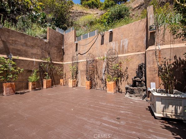 1516 N Beverly Glen Boulevard, Los Angeles CA 90077