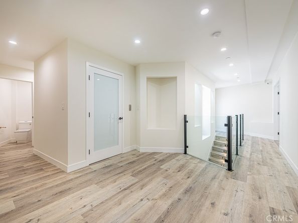 1516 N Beverly Glen Boulevard, Los Angeles CA 90077