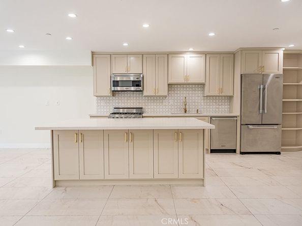 1516 N Beverly Glen Boulevard, Los Angeles CA 90077