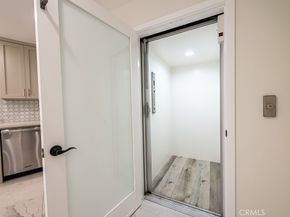 1516 N Beverly Glen Boulevard, Los Angeles CA 90077