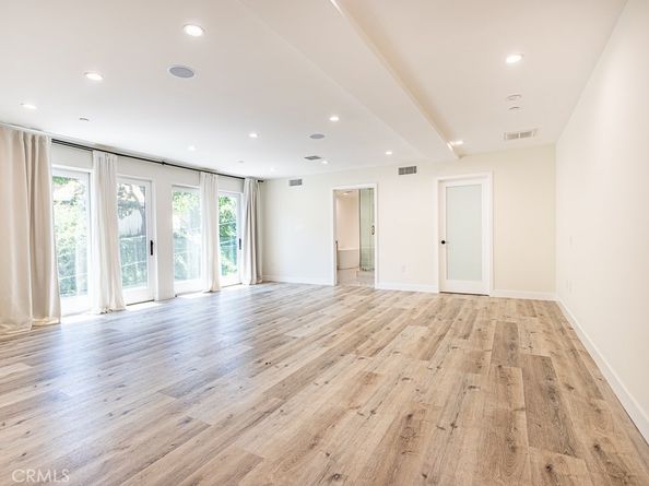 1516 N Beverly Glen Boulevard, Los Angeles CA 90077
