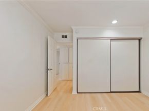 5711 Owensmouth Avenue 117, Woodland Hills CA 91367