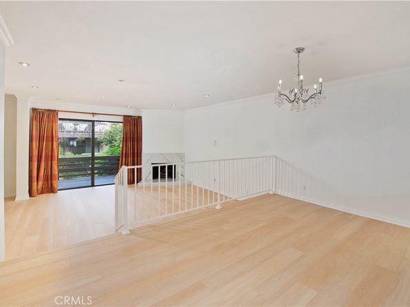 5711 Owensmouth Avenue 117, Woodland Hills CA 91367