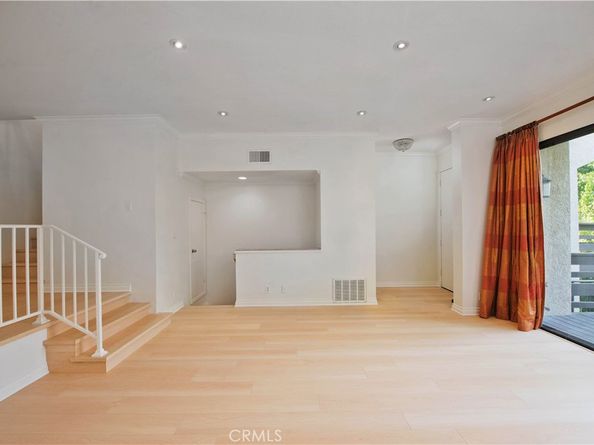 5711 Owensmouth Avenue 117, Woodland Hills CA 91367