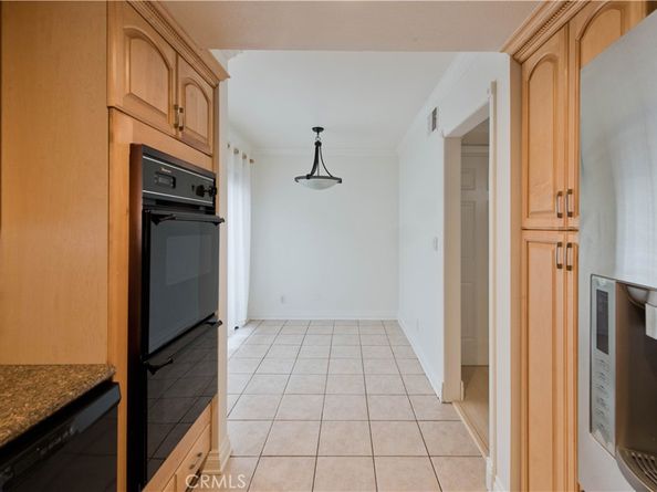 5711 Owensmouth Avenue 117, Woodland Hills CA 91367