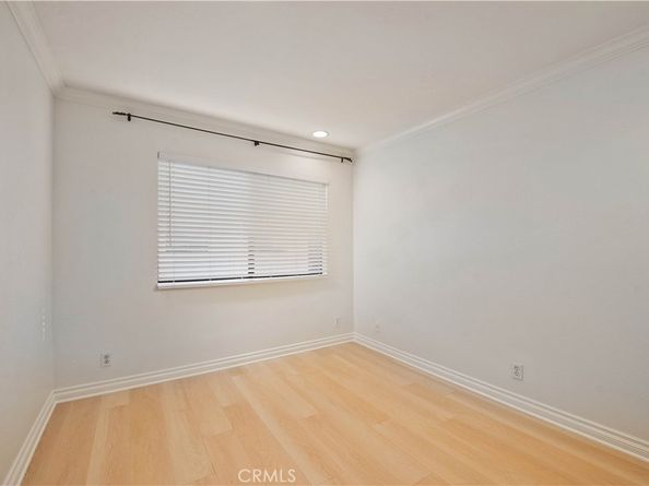 5711 Owensmouth Avenue 117, Woodland Hills CA 91367