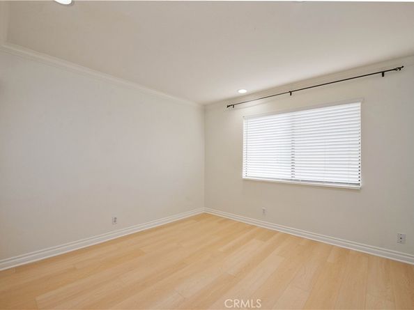 5711 Owensmouth Avenue 117, Woodland Hills CA 91367