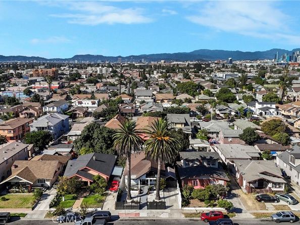 919 919 1/2 W 49th, Los Angeles CA 90037