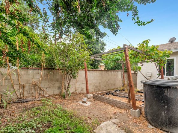 11552 11552 Fellows, Pacoima CA 91331