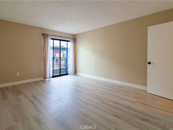 9047 Langdon Avenue 22, North Hills CA 91343