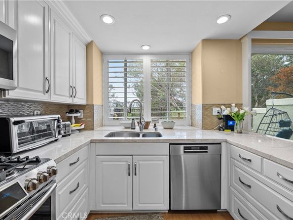 22371 Mission Circle, Chatsworth CA 91311