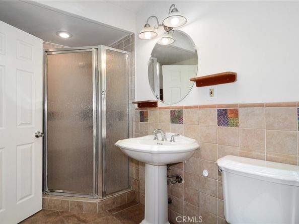 19324 Victory Boulevard, Reseda CA 91335