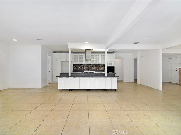 19324 Victory Boulevard, Reseda CA 91335
