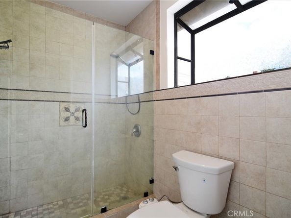 19324 Victory Boulevard, Reseda CA 91335