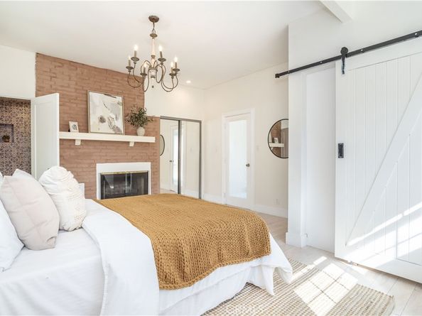 15756 Hart Street, Lake Balboa CA 91406