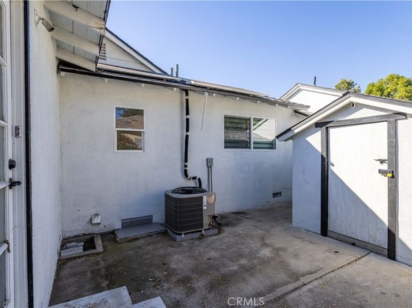 15756 Hart Street, Lake Balboa CA 91406