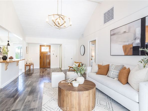 15756 Hart Street, Lake Balboa CA 91406