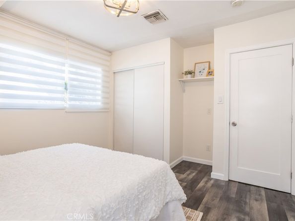 15756 Hart Street, Lake Balboa CA 91406