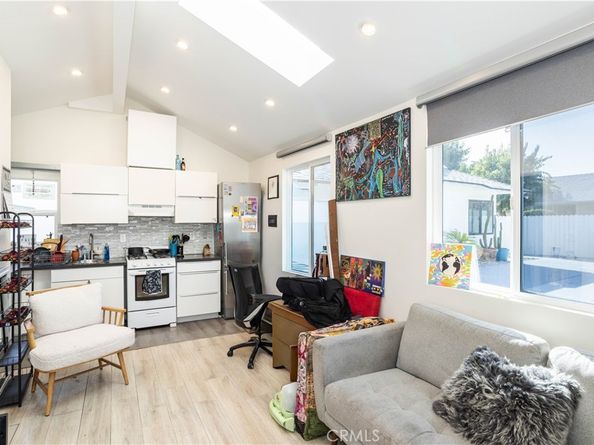 15756 Hart Street, Lake Balboa CA 91406