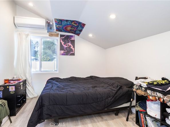 15756 Hart Street, Lake Balboa CA 91406