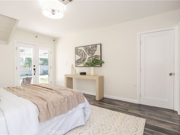 15756 Hart Street, Lake Balboa CA 91406