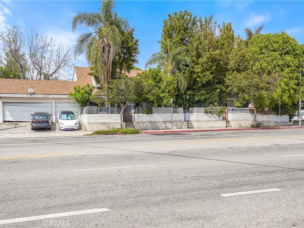 11667 Burbank, North Hollywood CA 91601