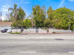 11667 Burbank, North Hollywood CA 91601