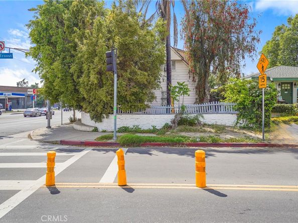 11667 Burbank, North Hollywood CA 91601