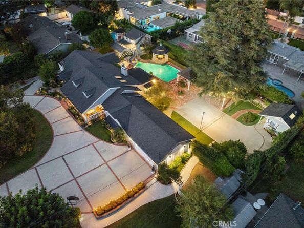 8536 Oak Park Avenue, Sherwood Forest CA 91325