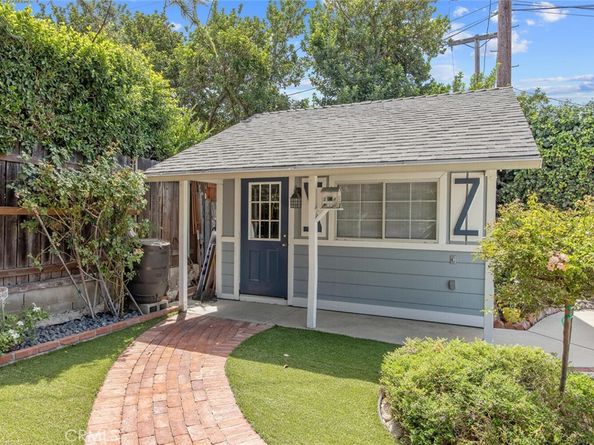 8536 Oak Park Avenue, Sherwood Forest CA 91325