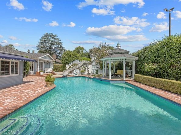 8536 Oak Park Avenue, Sherwood Forest CA 91325