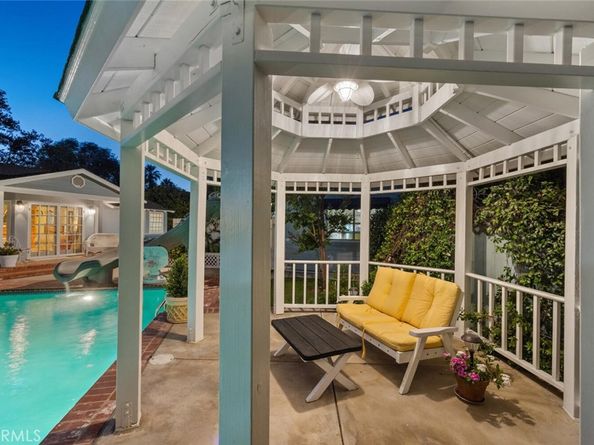 8536 Oak Park Avenue, Sherwood Forest CA 91325
