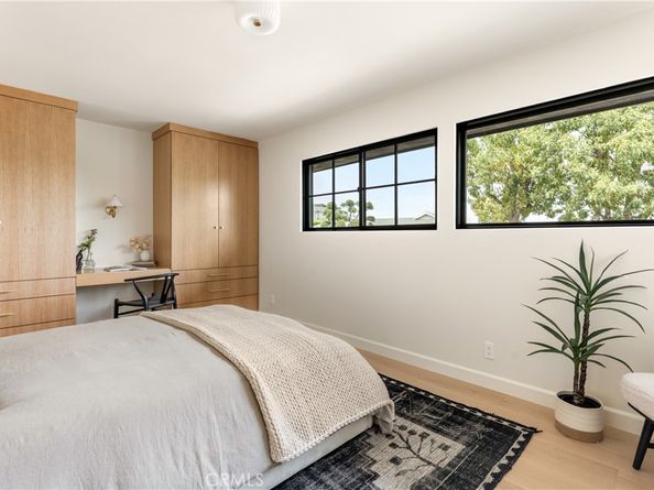 16828 Ivyside Pl, Encino CA 91436