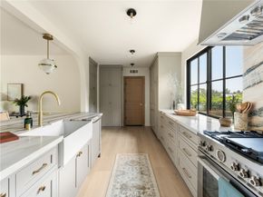 16828 Ivyside Pl, Encino CA 91436