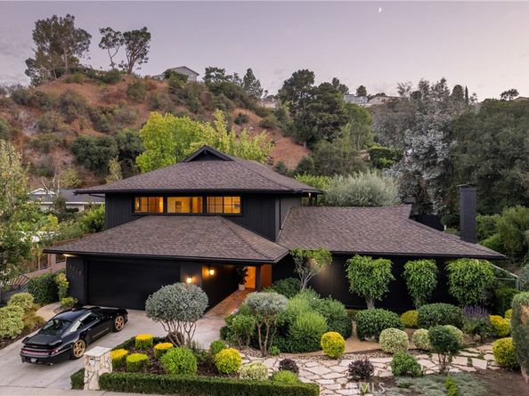 16828 Ivyside Pl, Encino CA 91436