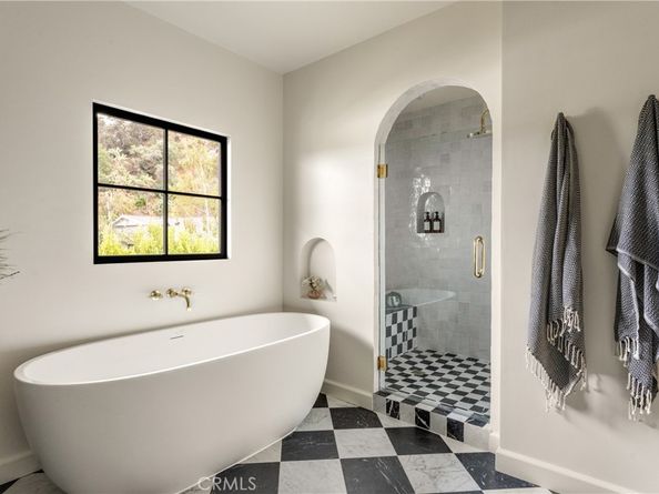 16828 Ivyside Pl, Encino CA 91436