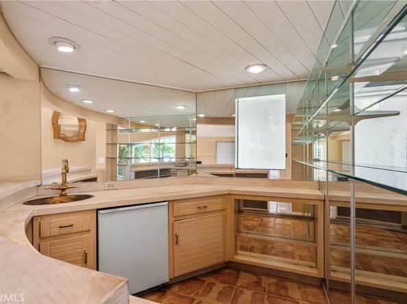 20140 Wells Drive, Woodland Hills CA 91364