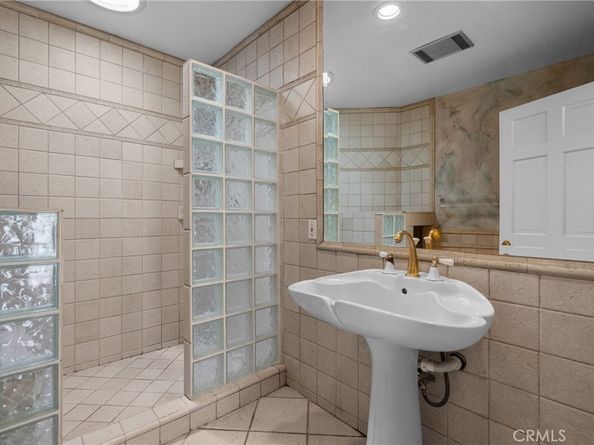 20140 Wells Drive, Woodland Hills CA 91364